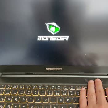 Monster Notebook Bilgisayar BIOS'a Atıyor