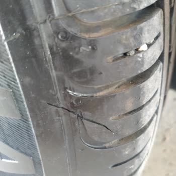 23 Günlük Starmaxx Markalı Sıfır Lastik Yandan Çatladı