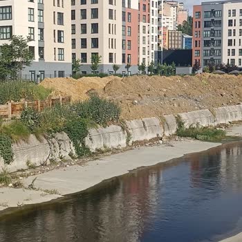 İstanbul Büyükşehir Belediyesi Döktüğü Toprağı Kaldırmıyor