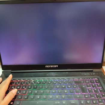 Monster Notebook Pişmanlığı. Ekran Sorunu Sonsuz Döngüye Girdi