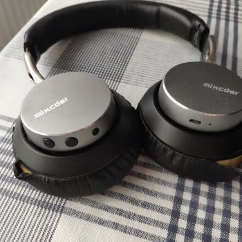 Sesgelmiyo.com Kulak Pedlerini Yırttı Ve Bağlantıların Yarısını Kırdı