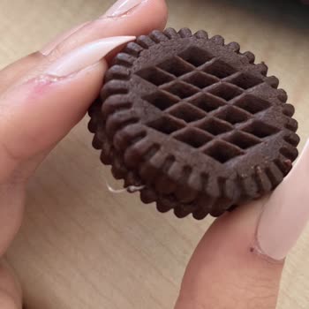 Eti Gıda Nero Bisküviden Plastik Çıktı