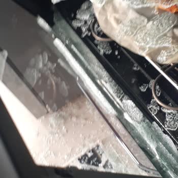 Kumtel Fırının Camı Kırıldı İçinde Yemek Varken