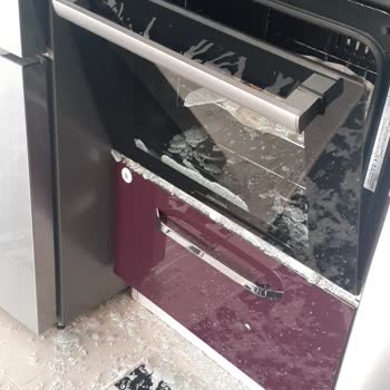 Kumtel Fırının Camı Kırıldı İçinde Yemek Varken