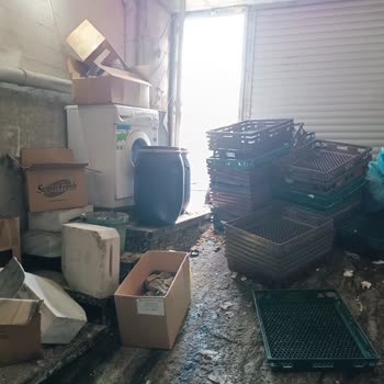 McDonald's Görükle Şubesinin Ortak Alanı Pis Kullanması