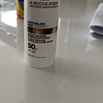 La Roche Posay Anthelios AGE Correct Güneş Kremi Sivilce Yaptı