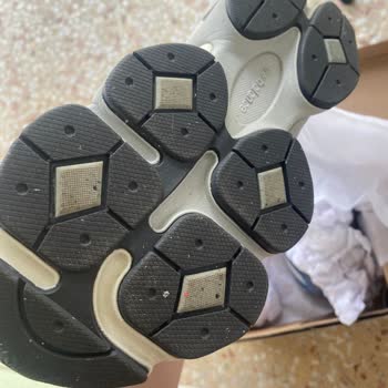 Atlas. Sneakers Kullanılmış Ürün Gönderimi