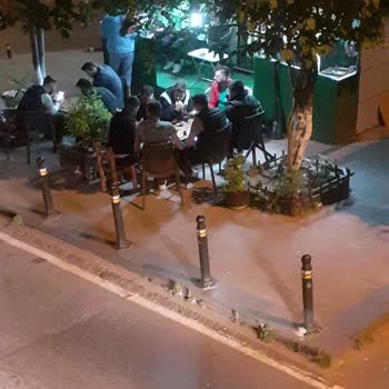 Gaziosmanpaşa Belediyesi Kaldırımın İşgali Sonucu İnsanlar Yürüyemiyor