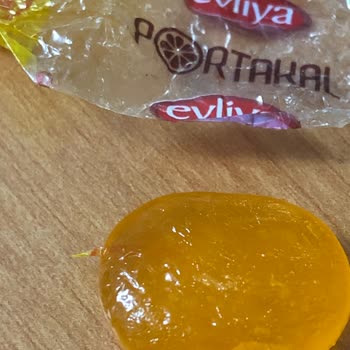 Evliya Şekerleme İçinden Sert Plastik Çıktı
