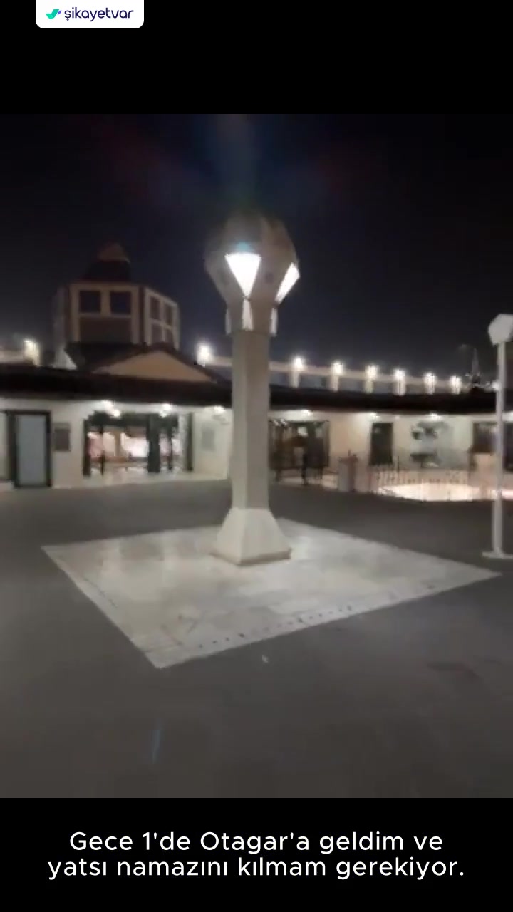 Büyük İstanbul Otogarı (Esenler Otogarı)  Kapıları Kilitli, Kapalı Cami, Sokakta Namaz Kılınıyor videonun kapak resmi