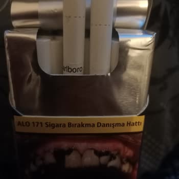 Marlboro Touch White Paketindeki Sigarada Delik Var