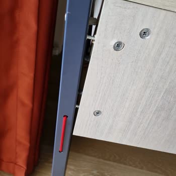 Çilek Mobilya Çalışma Masası Dağıldı