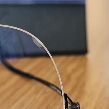 Atasun Optik'ten Aldığım Çift Cam Katmanlı Gözlüğümdeki İz