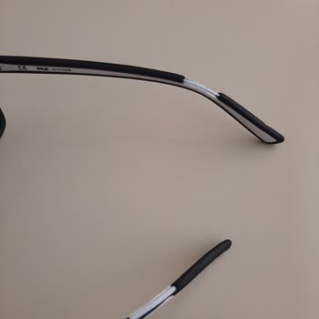 Fila Güneş Gözlüğü Çerçevesi Dökülüyor