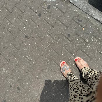 Pelin'in Ayakkabıları Defolu Ürünü İade Almıyorlar