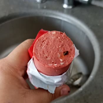 BİM Tombik Buton Piliç Sucuk Alırken Fare Pisliği Buldum