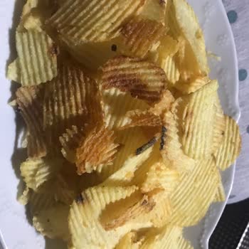 Ruffles Snack Box Was Full Of Burnt and Rotten Chips