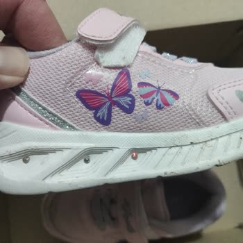 FLO Burdur'dan Aldığımız Işıklı Spor Ayakkabısının Işıkları Takılı Kalıyor