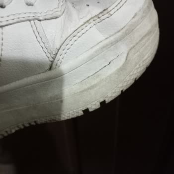 Bershka Aldığım Ayakkabının Kısa Sürede Yırtılması