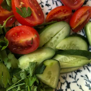 Hacıbaşar Kebap Pis Tabak, Pörsümüş Salatalıklar