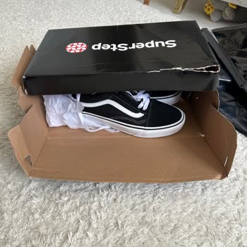 SuperStep Ten Vans Aldım Yırtık Orijinal Olmayan Kutu İle Göndermişler