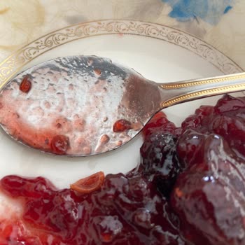 Yenigün Gıda Yenigün Reçelin İçinde Hayvan Tırnağı