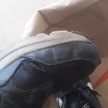 Nike Store'dan Aldığım Air Max Ayakkabıda Yırtılma Sorunu