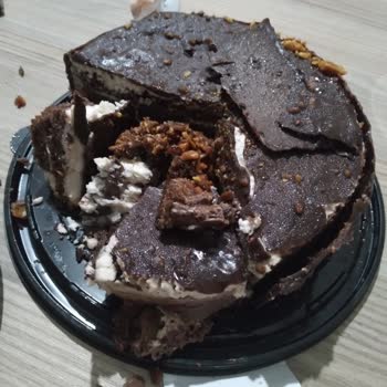 Özsüt Krokanlı Pasta Tat Ve Lezzet Olarak Çok Kötü