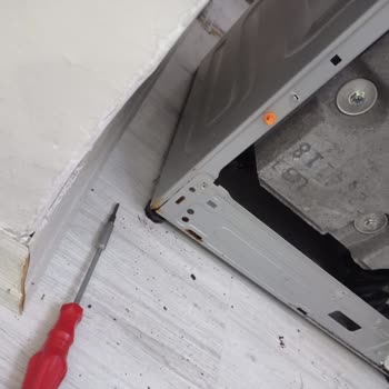 Garantili Arçelik Çamaşır Makinesi İçi Komple Çürüdü Sacını Değişip Gitti Servis