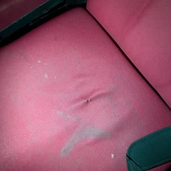 Paribu Cineverse Koltuklardan Çıkan Çiviler Yüzünden Yaralanma