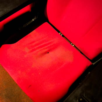 Paribu Cineverse Koltuklardan Çıkan Çiviler Yüzünden Yaralanma