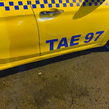 İstanbul Büyükşehir Belediyesi (İBB) Aksaray Metro Önünde Taksi Sorunu