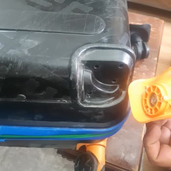 Benetton Valiz Tekerleği Sorunu