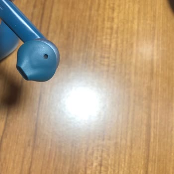 JBL 225TWS Kulaklık Silikon Ayrılması