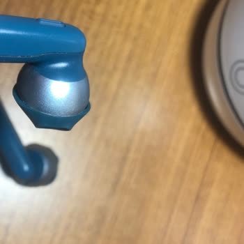 JBL 225TWS Kulaklık Silikon Ayrılması