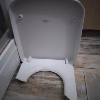 Ege Vitrifiye Klozet Kapağı Kırıldı