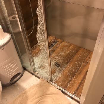 Hüppe Banyo Patlayan Duşakabin Camı!