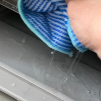 Bosch 8 Çamaşır Kurutma Makinesi Tabanında Su Biriktirme