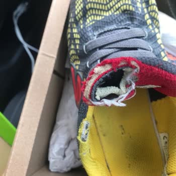 6 Ayda Skechers Marka Spor Ayakkabının Kullanılmaz Hale Gelmesi