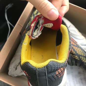 6 Ayda Skechers Marka Spor Ayakkabının Kullanılmaz Hale Gelmesi