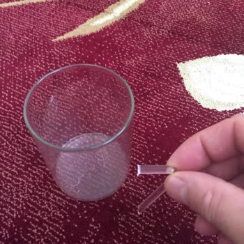 BİM'den Alınan Bardağın Kulpunun Yapıştırıcı İle Yapıştırılması