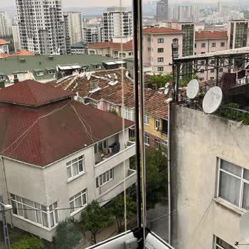 Bks Cam Balkon Dökülüyor