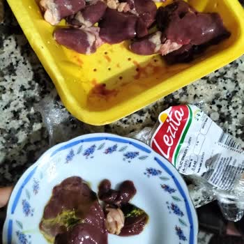 Lezita Tavuk Ciğer İçindeki Öd Tamamına Bulaşmış