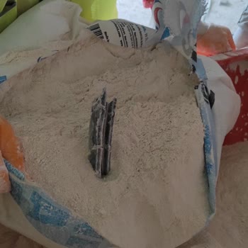 All  Alçı Torbanın İçinde Plastik Bir Aletin Çıkması