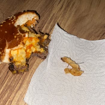 Köfteci Yusuf Hamburger Köftenin İçinden Tel Çıktı