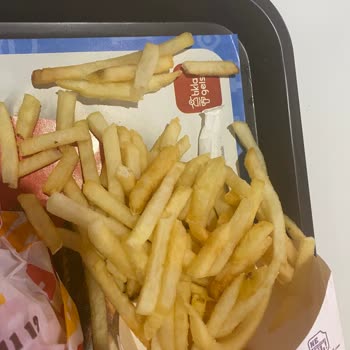 Burger King Menüye Verilen Paraya Değmemesi Ve Patateslerin Paramparça Olması!
