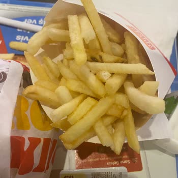 Burger King Menüye Verilen Paraya Değmemesi Ve Patateslerin Paramparça Olması!