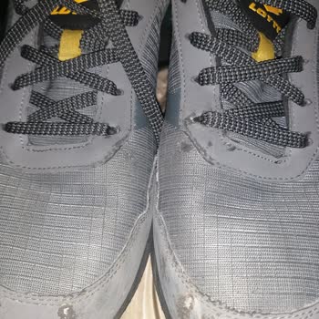 Lotto Markalı Ayakkabı Yırtıldı