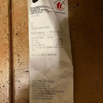 Nike Ayakkabı 6 Ay Bitmeden Yan Tarafından Ayrıldı!