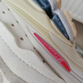 Crossneakers.tr Ayakkabının Defolu Gelmesi ve İade Almamaları